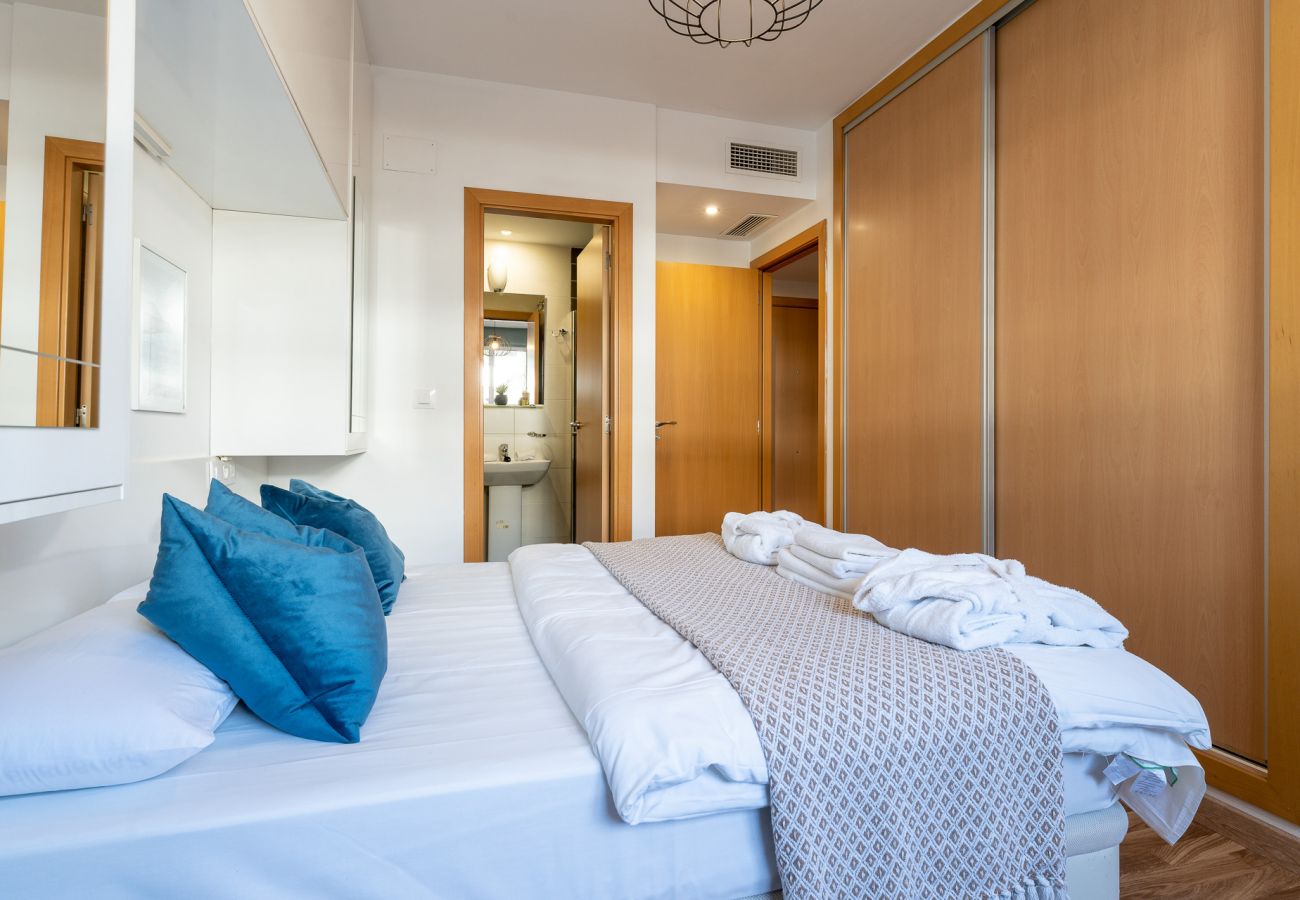 Apartment in Benalmádena - Spacious 2bed family apartment in Puerto Marina