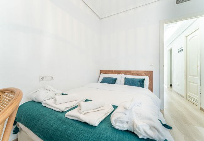 Apartment in Fuengirola - Superb Location Beachfront , 3 bed with terrace Apartment in Fuengirola - Superb Location Beachfront , 3 bed with terrace