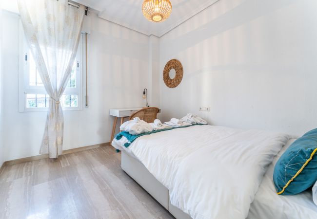 Apartment in Fuengirola - Superb Location Beachfront , 3 bed with terrace Apartment in Fuengirola - Superb Location Beachfront , 3 bed with terrace