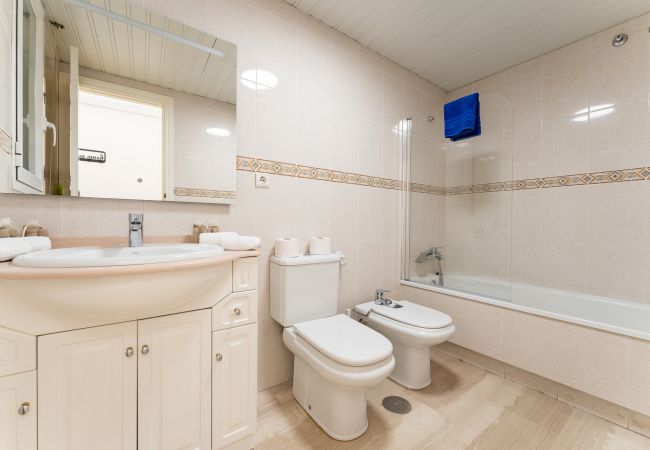 Apartment in Fuengirola - Superb Location Beachfront , 3 bed with terrace Apartment in Fuengirola - Superb Location Beachfront , 3 bed with terrace