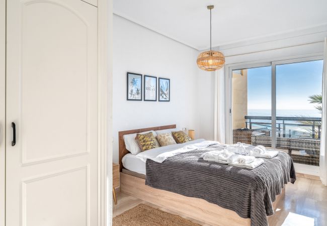 Apartment in Fuengirola - Superb Location Beachfront , 3 bed with terrace Apartment in Fuengirola - Superb Location Beachfront , 3 bed with terrace