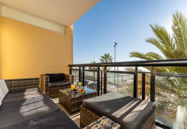 Apartment in Fuengirola - Superb Location Beachfront , 3 bed with terrace Apartment in Fuengirola - Superb Location Beachfront , 3 bed with terrace