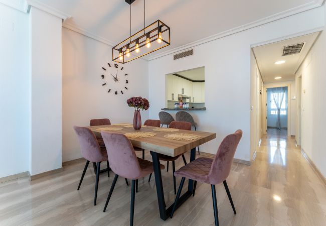 Apartment in Fuengirola - Superb Location Beachfront , 3 bed with terrace Apartment in Fuengirola - Superb Location Beachfront , 3 bed with terrace