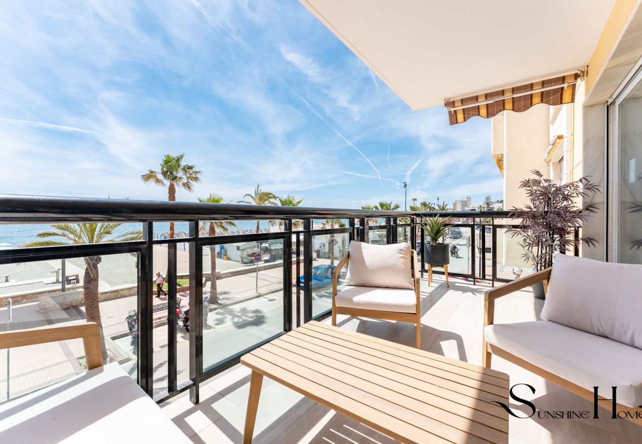 Apartment in Fuengirola - Superb Location Beachfront , 3 bed with terrace REF044
