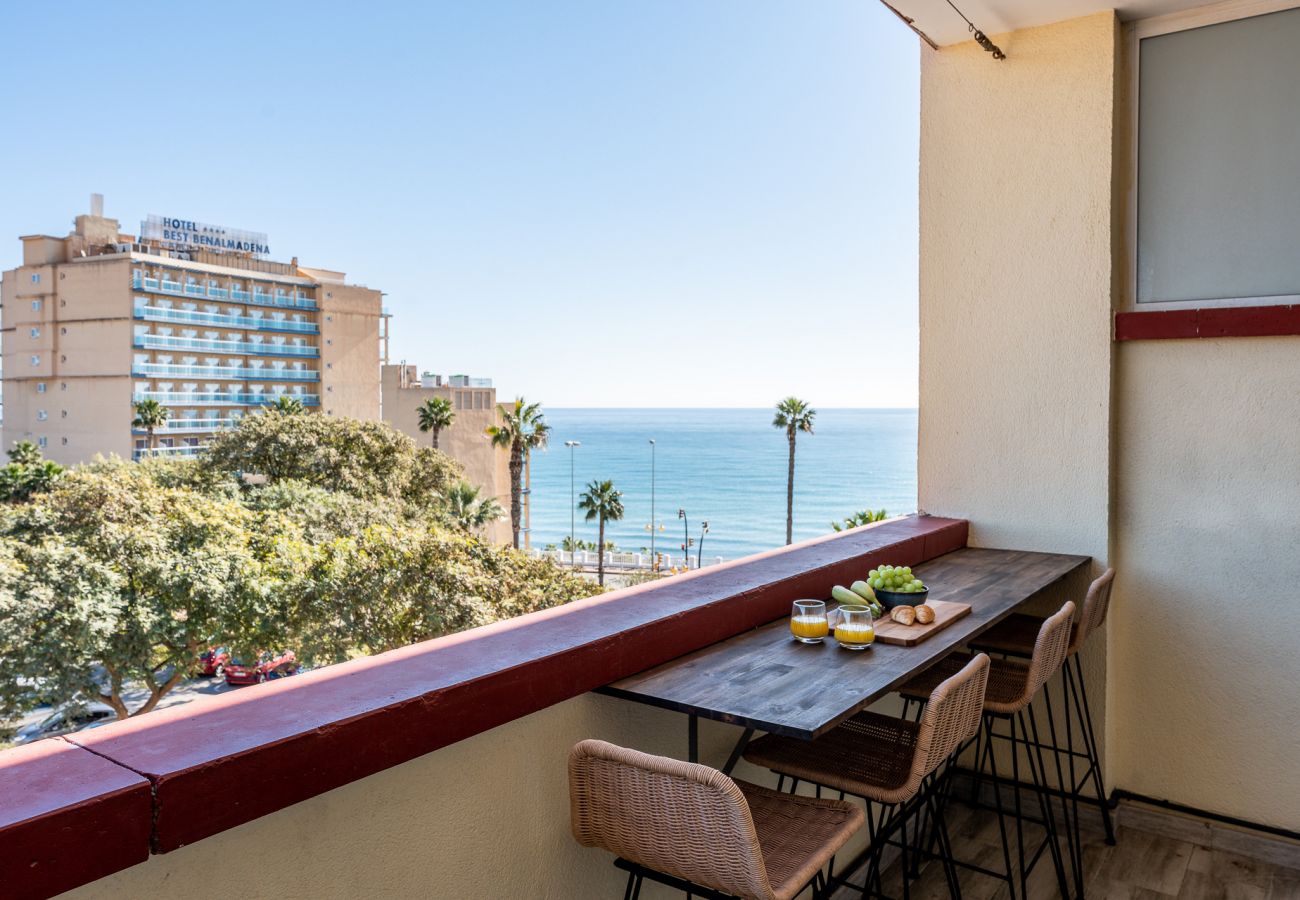 Apartment in Benalmádena - Benalmadena beachfront retreat w/ big balcony & city/sea views
