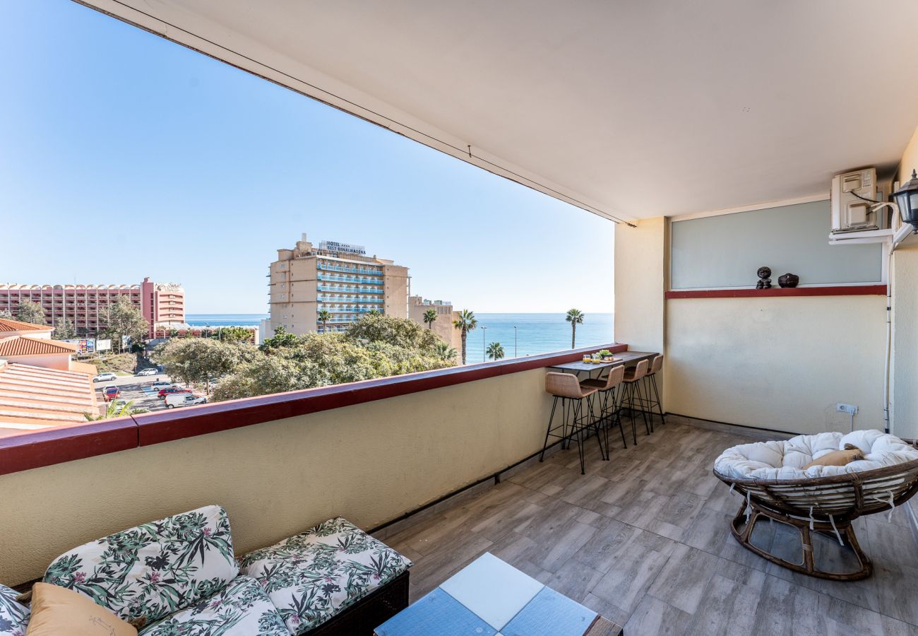 Apartment in Benalmádena - Benalmadena beachfront retreat w/ big balcony & city/sea views