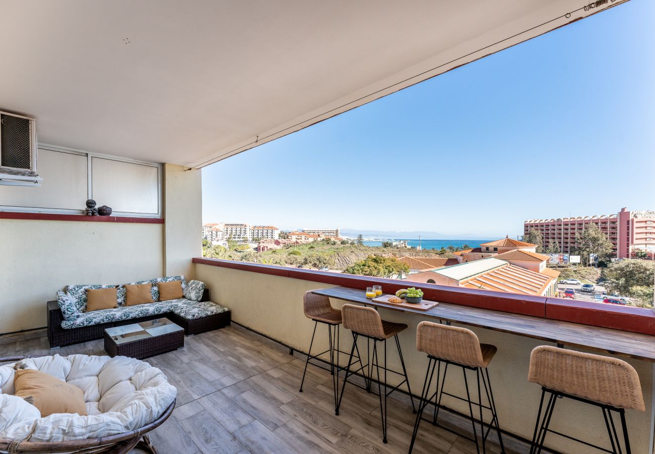 Apartment in Benalmádena - Benalmadena beachfront retreat w/ big balcony & city/sea views