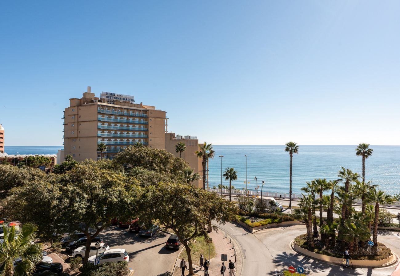 Apartment in Benalmádena - Benalmadena beachfront retreat w/ big balcony & city/sea views