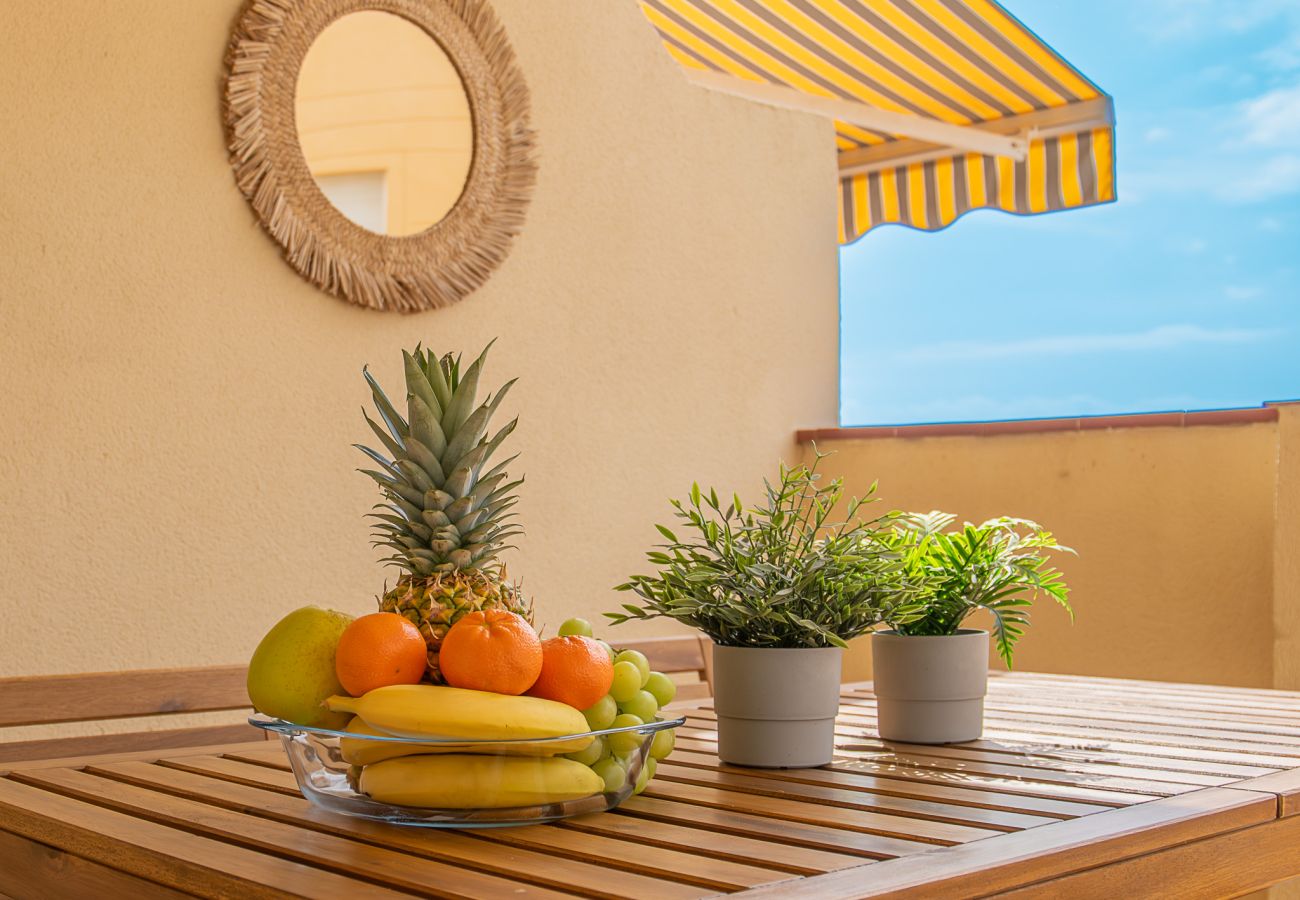 Apartment in Benalmádena - Beachside Retreat with Private Terrace and sea views REF014