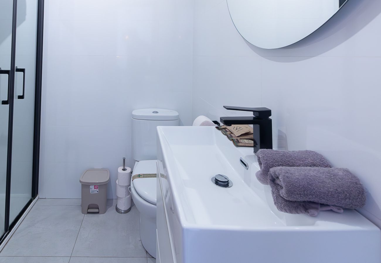 Apartment in Benalmádena - Beachside Retreat with Private Terrace and sea views REF014