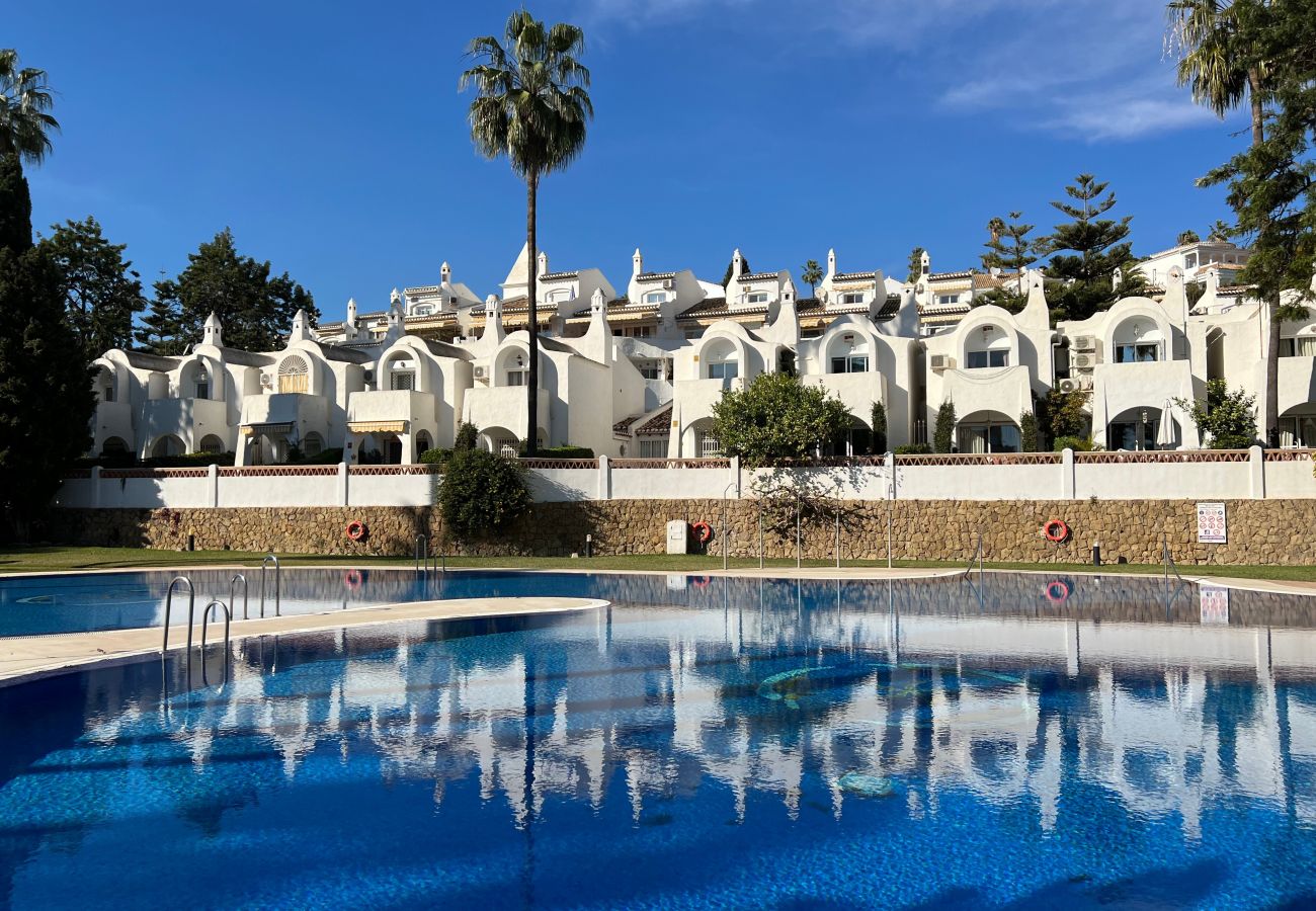 Apartment in Benalmádena - Casa Medellin Beachfront Oasis With Pool