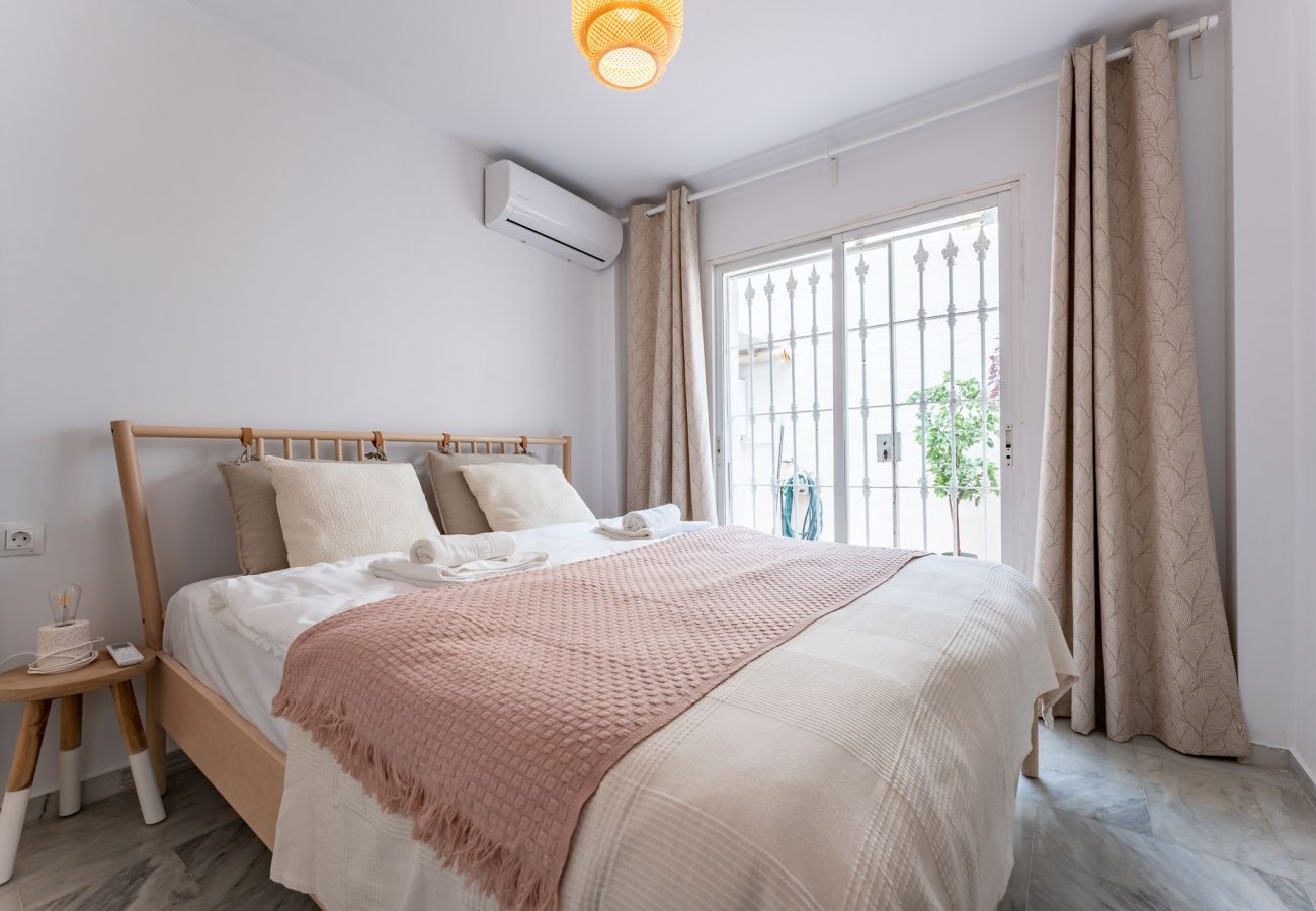 Apartment in Benalmádena - Casa Medellin Beachfront Oasis With Pool