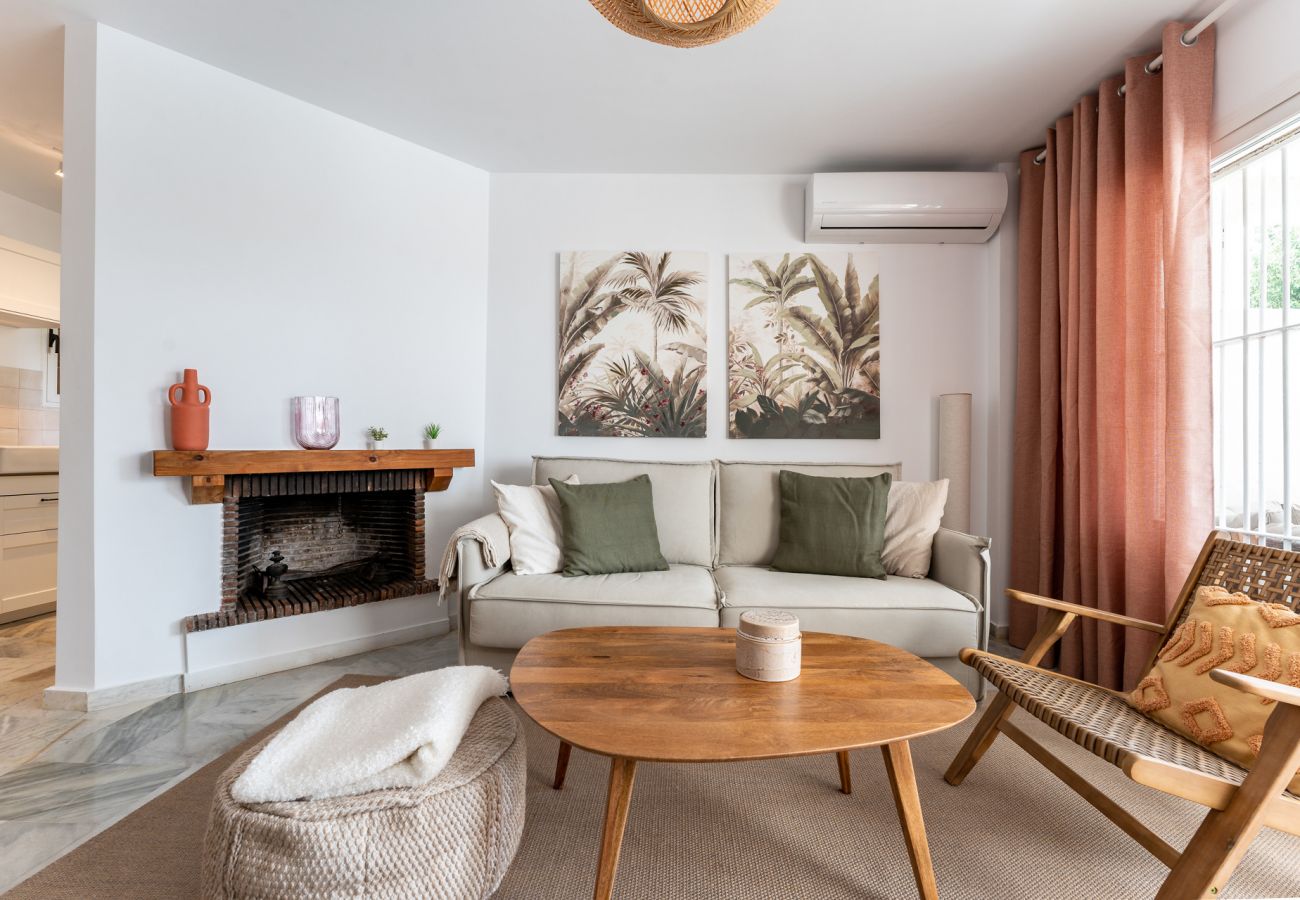Apartment in Benalmádena - Casa Medellin Beachfront Oasis With Pool
