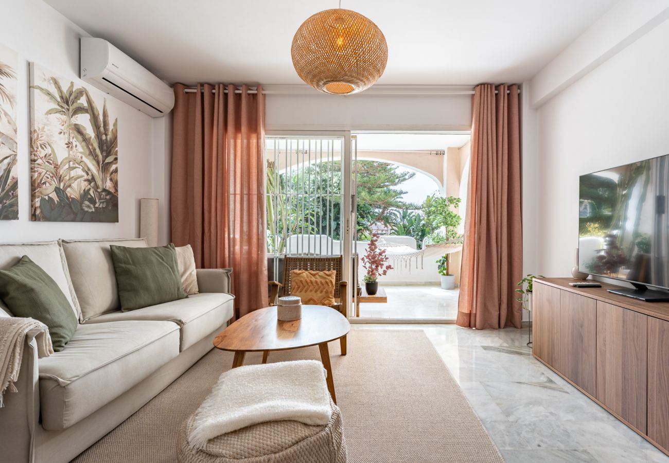 Apartment in Benalmádena - Casa Medellin Beachfront Oasis With Pool