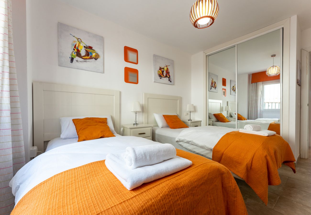 Apartment in Benalmádena - Spectacular sea views parking and pool 