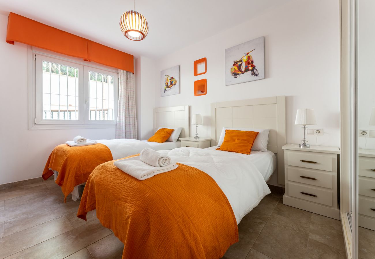 Apartment in Benalmádena - Spectacular sea views parking and pool 