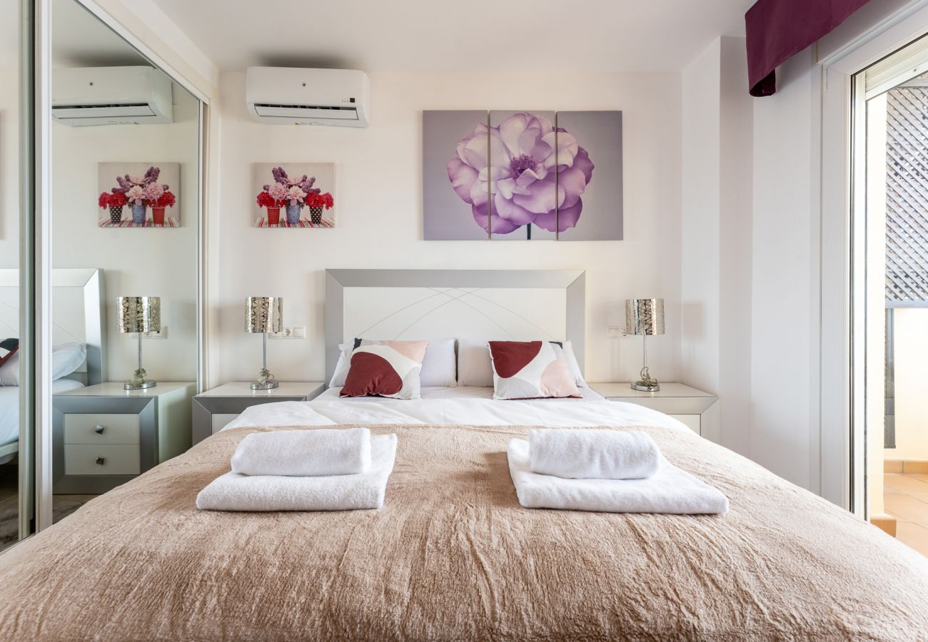 Apartment in Benalmádena - Spectacular sea views parking and pool 