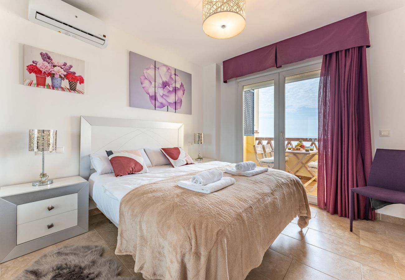 Apartment in Benalmádena - Spectacular sea views parking and pool 