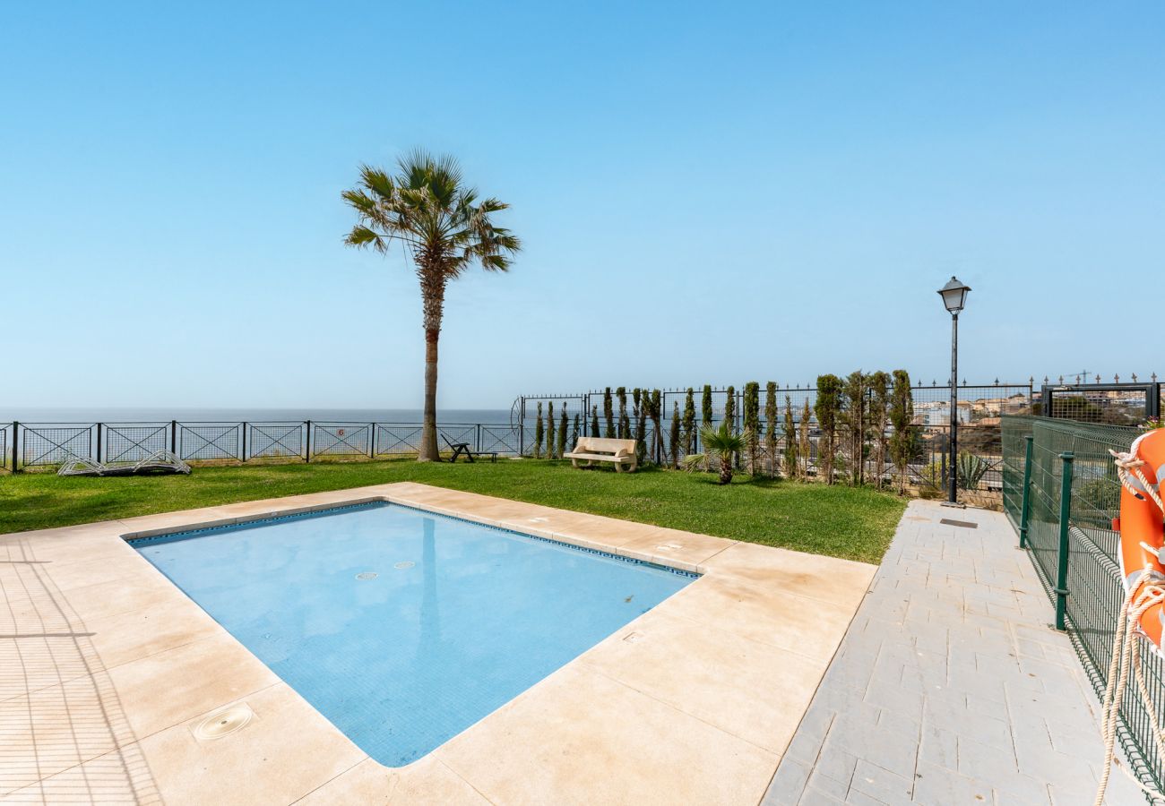 Apartment in Benalmádena - Spectacular sea views parking and pool 
