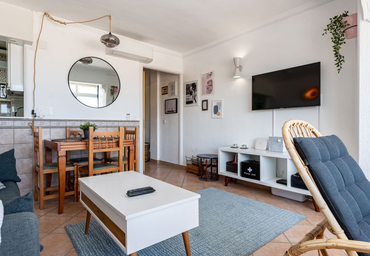 Apartment in Torremolinos - Cozy 1BR  sea views & pool in Torremolinos