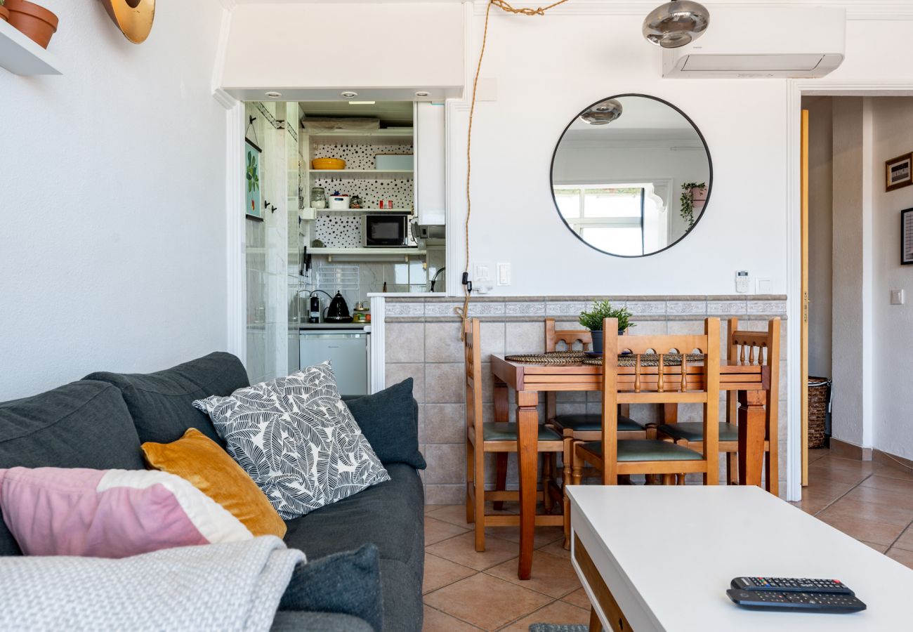 Apartment in Torremolinos - Cozy 1BR  sea views & pool in Torremolinos