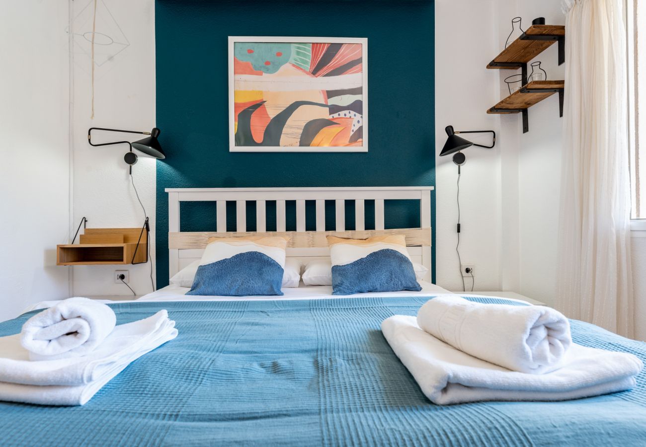 Apartment in Torremolinos - Cozy 1BR  sea views & pool in Torremolinos