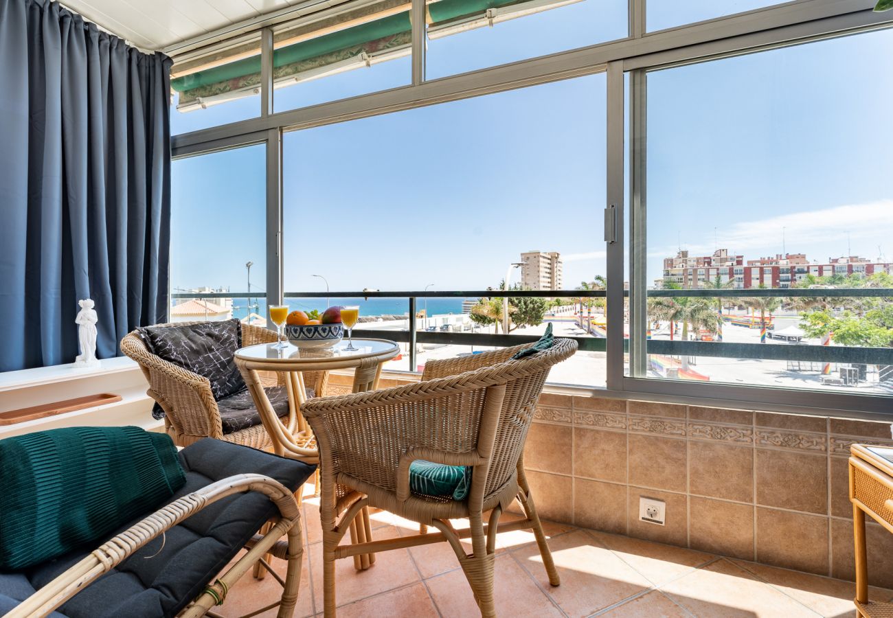 Apartment in Torremolinos - Cozy 1BR  sea views & pool in Torremolinos
