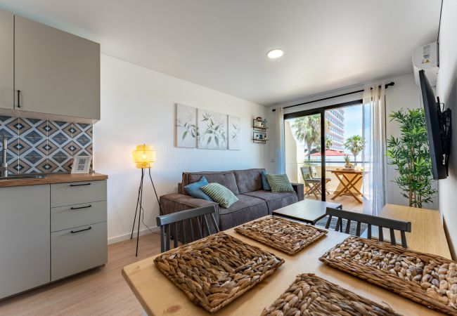 Apartment in Torremolinos - Charming apartment near beach, sea view