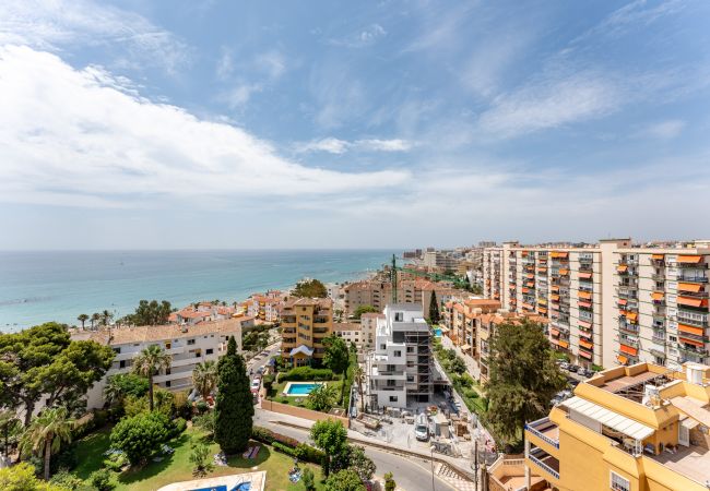Apartment in Benalmádena - Coastal Charm: Renovated 2-Bed Apt, Pool, Sea Views
