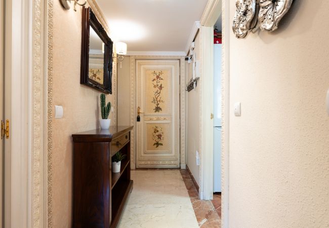 Apartment in Benalmádena - Coastal Paradise: 3BR + Pool + Sea Views! Apartment in Benalmádena - Coastal Paradise: 3BR + Pool + Sea Views!