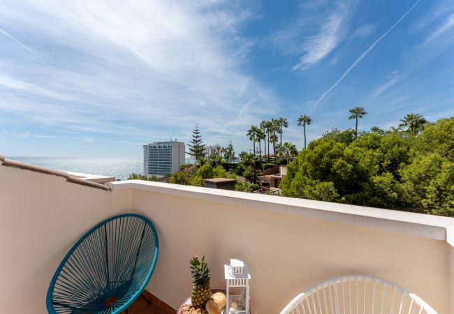 Apartment in Benalmádena - Coastal Paradise: 3BR + Pool + Sea Views!