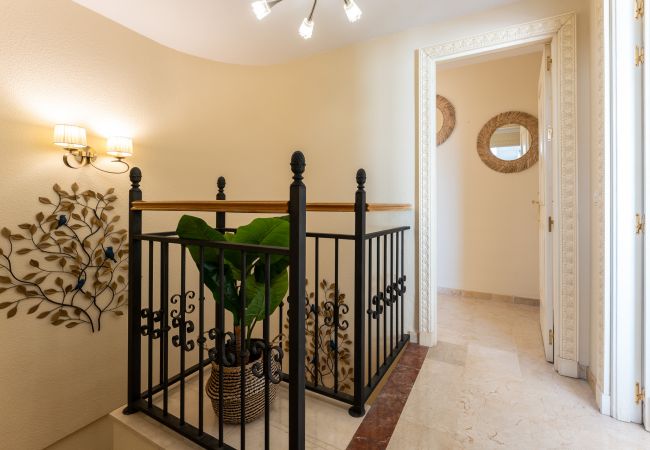 Apartment in Benalmádena - Coastal Paradise: 3BR + Pool + Sea Views! Apartment in Benalmádena - Coastal Paradise: 3BR + Pool + Sea Views!