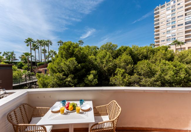 Apartment in Benalmádena - Coastal Paradise: 3BR + Pool + Sea Views!