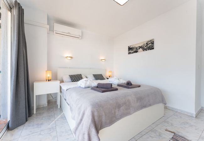 Apartment in Benalmádena - Sunny 2BR: Pool, with Terrace, and SeaView Apartment in Benalmádena - Sunny 2BR: Pool, with Terrace, and SeaView