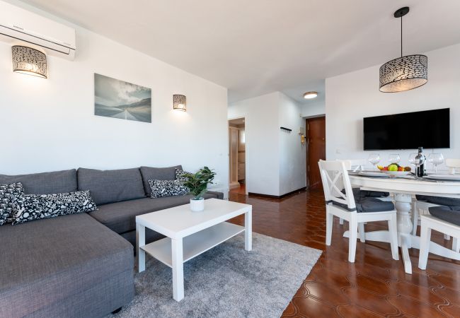 Apartment in Benalmádena - Sunny 2BR: Pool, with Terrace, and SeaView Apartment in Benalmádena - Sunny 2BR: Pool, with Terrace, and SeaView