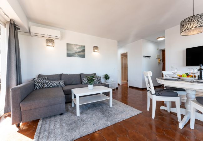 Apartment in Benalmádena - Sunny 2BR: Pool, with Terrace, and SeaView Apartment in Benalmádena - Sunny 2BR: Pool, with Terrace, and SeaView