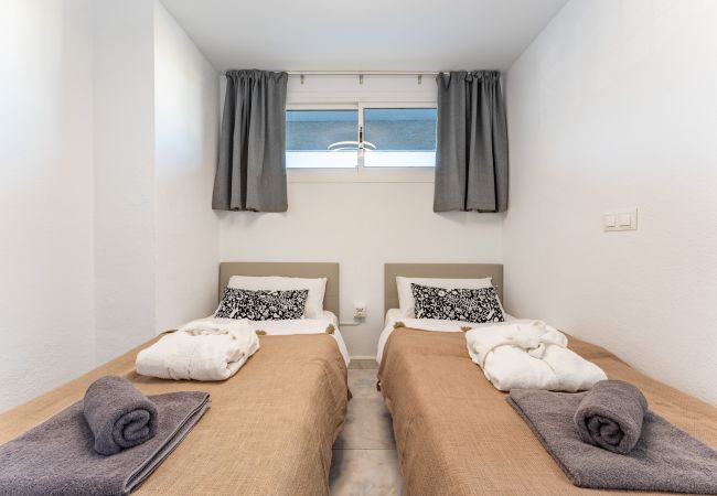 Apartment in Benalmádena - Sunny 2BR: Pool, with Terrace, and SeaView Apartment in Benalmádena - Sunny 2BR: Pool, with Terrace, and SeaView