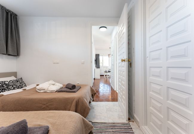 Apartment in Benalmádena - Sunny 2BR: Pool, with Terrace, and SeaView Apartment in Benalmádena - Sunny 2BR: Pool, with Terrace, and SeaView