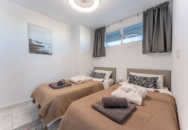 Apartment in Benalmádena - Sunny 2BR: Pool, with Terrace, and SeaView Apartment in Benalmádena - Sunny 2BR: Pool, with Terrace, and SeaView