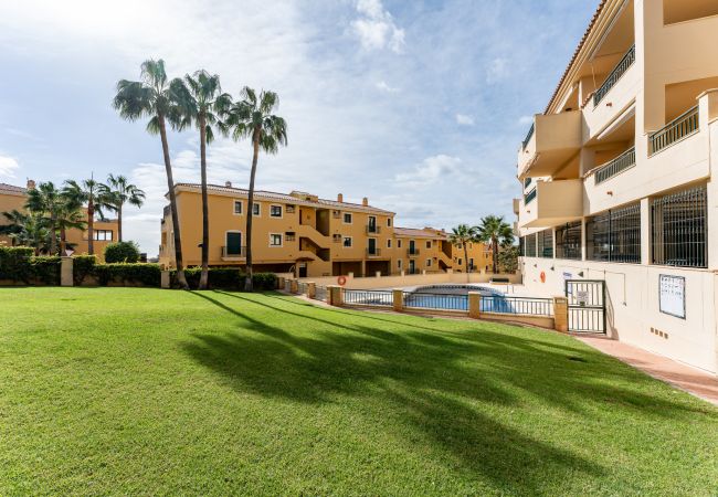 Apartment in Benalmádena - Triple Luxe: Close to Sea with Pool and Parking