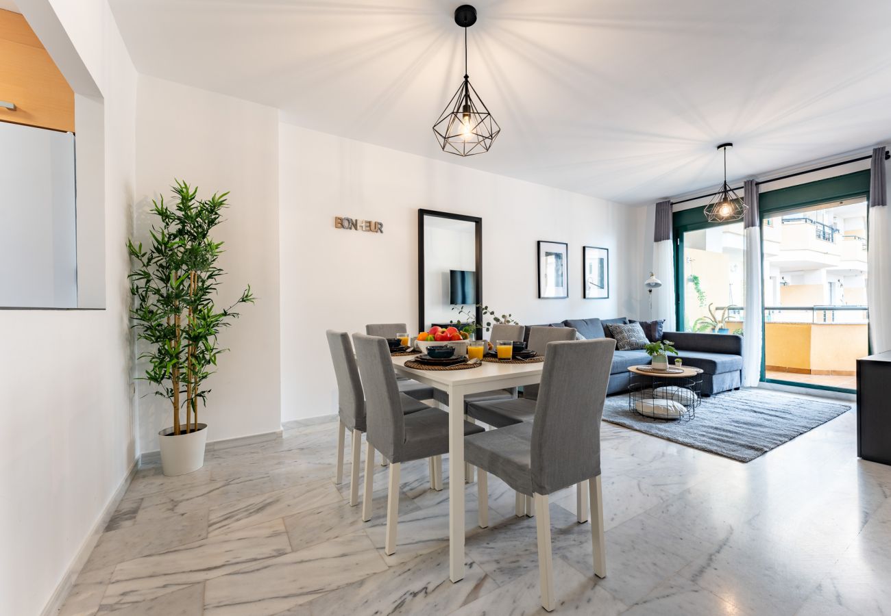 Apartment in Benalmádena - Coastal Comfort 2BR, Pool, Terrace, parking