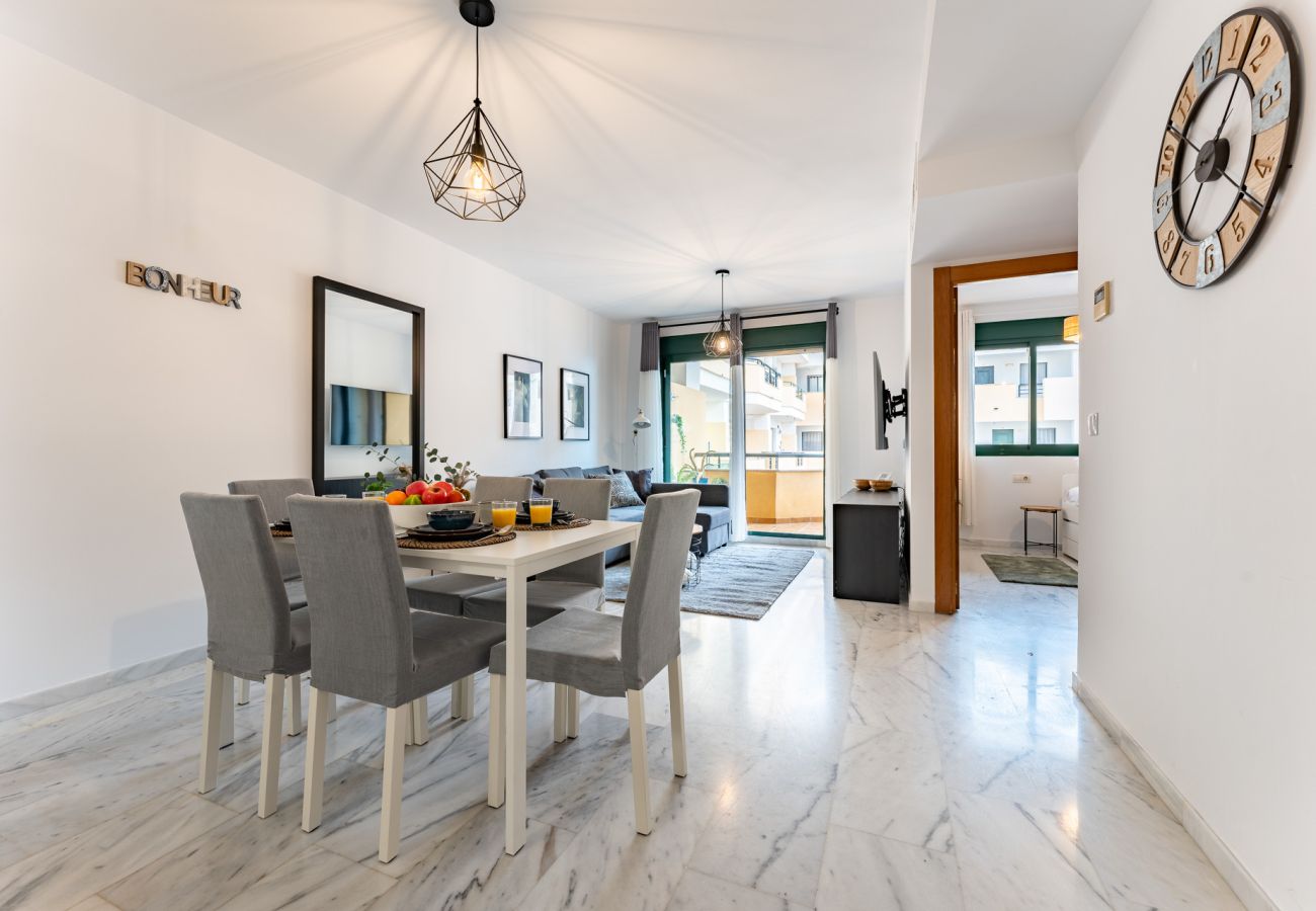 Apartment in Benalmádena - Coastal Comfort 2BR, Pool, Terrace, parking