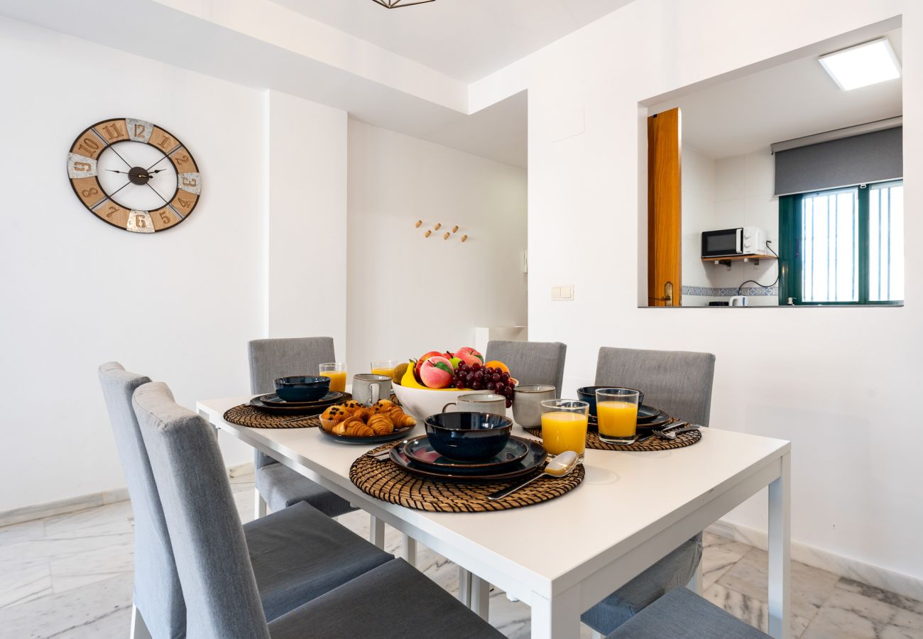 Apartment in Benalmádena - Coastal Comfort 2BR, Pool, Terrace, parking