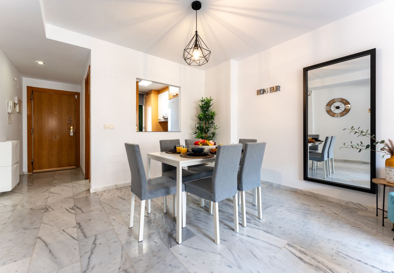 Apartment in Benalmádena - Coastal Comfort 2BR, Pool, Terrace, parking