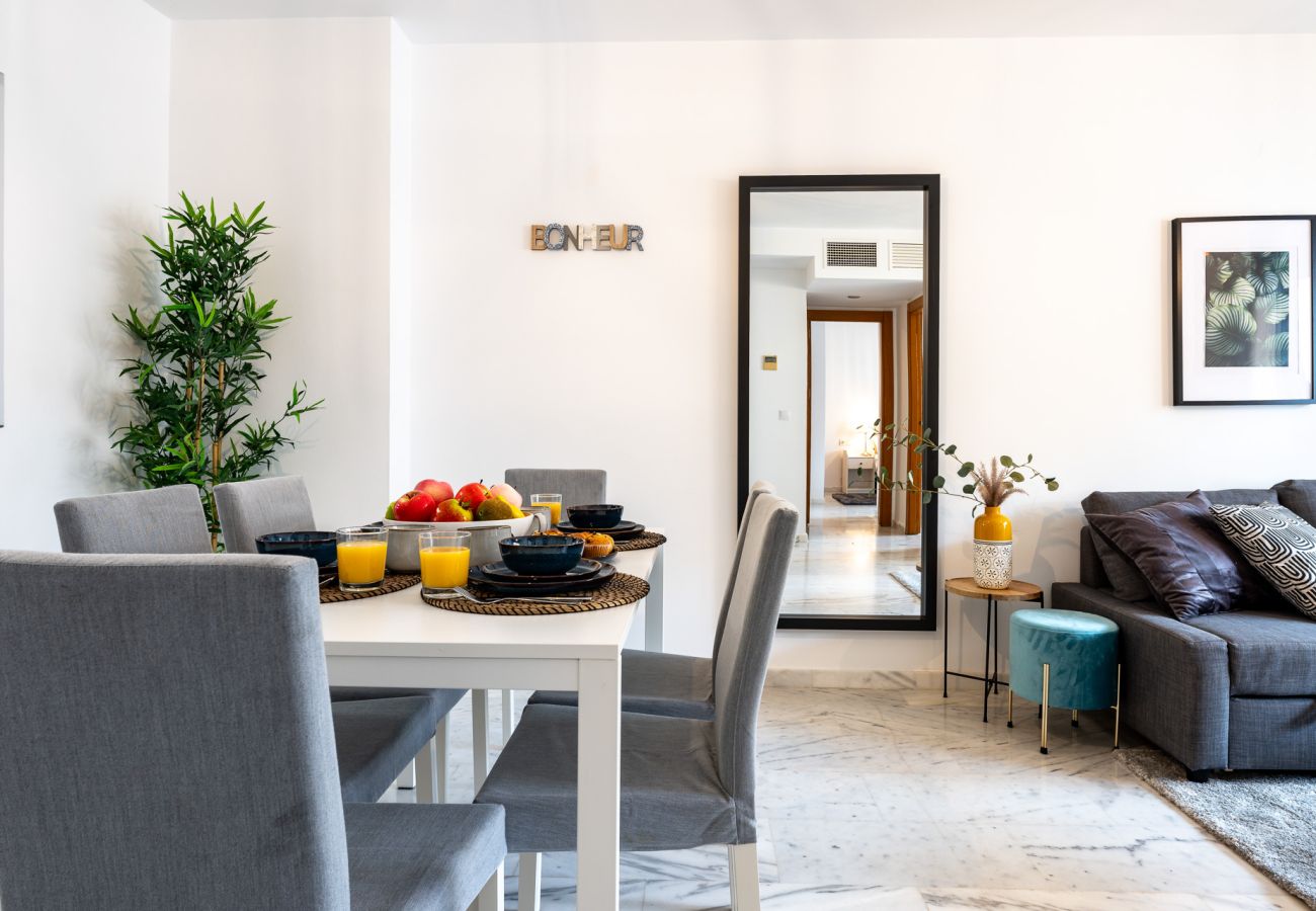 Apartment in Benalmádena - Coastal Comfort 2BR, Pool, Terrace, parking