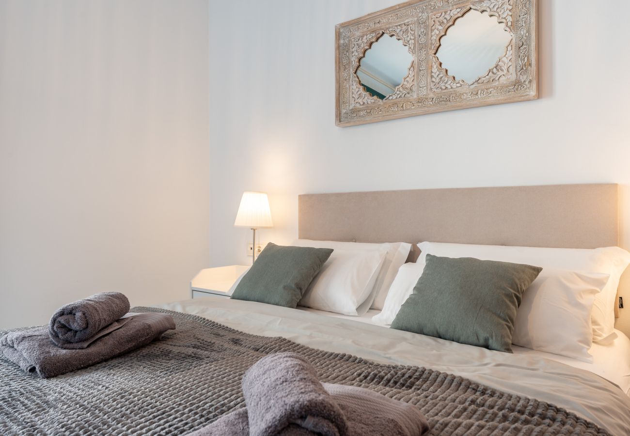 Apartment in Benalmádena - Coastal Comfort 2BR, Pool, Terrace, parking