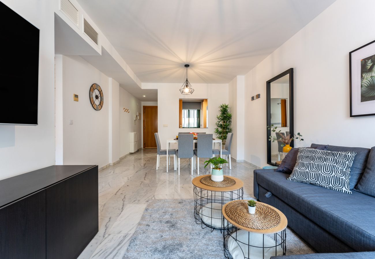 Apartment in Benalmádena - Coastal Comfort 2BR, Pool, Terrace, parking