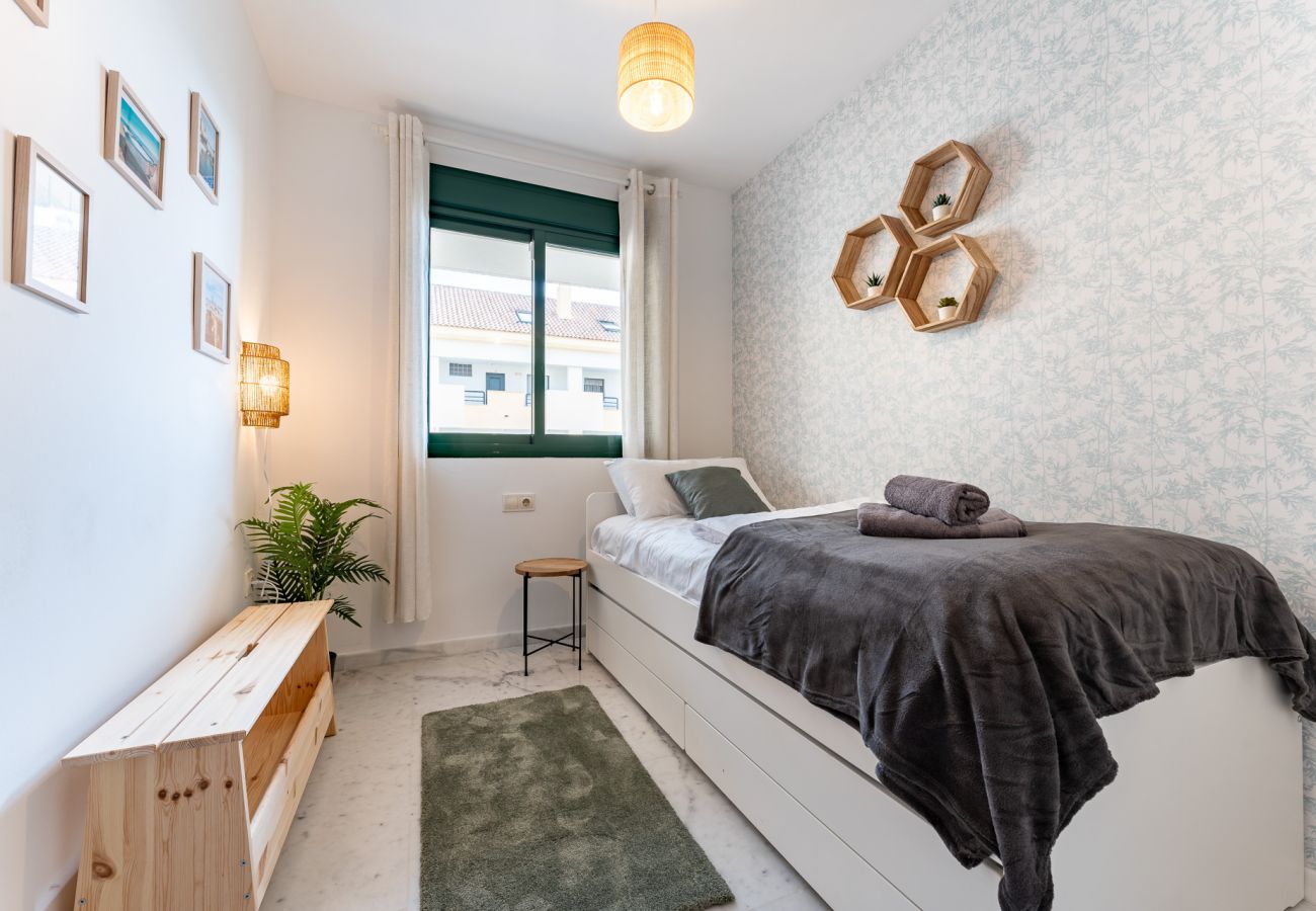 Apartment in Benalmádena - Coastal Comfort 2BR, Pool, Terrace, parking