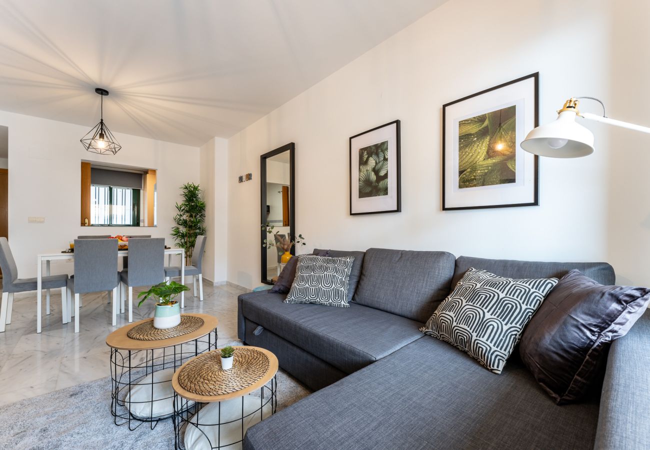 Apartment in Benalmádena - Coastal Comfort 2BR, Pool, Terrace, parking
