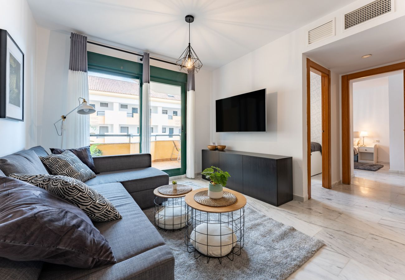Apartment in Benalmádena - Coastal Comfort 2BR, Pool, Terrace, parking